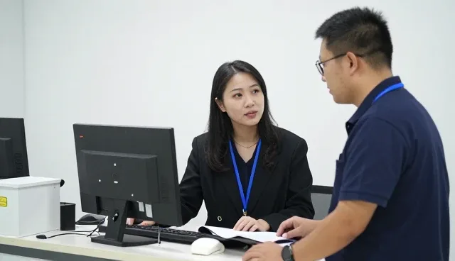 安徽鑫富刷业有限公司服务运维服务等客户，提供系统集成服务支持